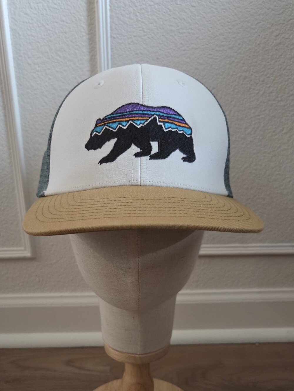 Patagonia Unisex Bear Trucker Snapback Hat OS Gorpcore Outdoors Casual Vacation
